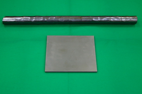 original High-purity, low-activation vanadium alloy forged round bar and machined plate material (round bar: Φ45 × 750 mm; machined plate: 220 × 250 × 7.8 mm).