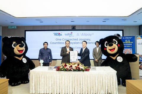 original (From left) Mr Mohd Akbal Setia (Head of VM2026 Secretariat and Senior Director, Advertising & Digital Tourism); Mr Mohd Amirul Rizal Abdul Rahim (Director General, Tourism Malaysia); Mr Danny Chung (General Manager of Alipay+ Global Growth Center and Vice President of Ant International); Mr Michael Guo, Alipay+ General Manager of SEA, South Asia and ANZ, Ant International)