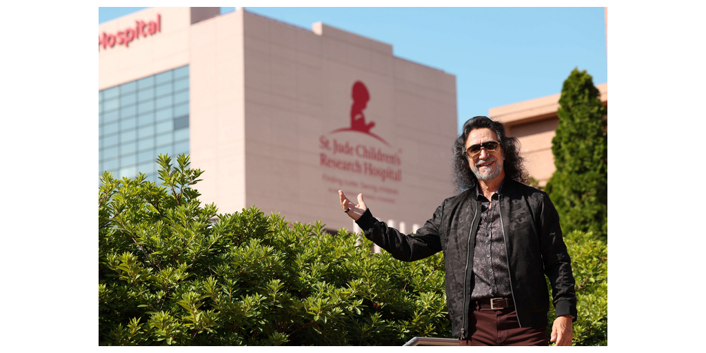 Marco Antonio Solís, una leyenda de la música internacional, visita St. Jude Children’s Research Hospital por primera vez