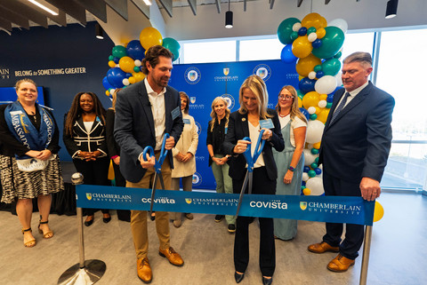 Chamberlain University President Amelia Manning (front right) and Trevor Scott (front left) cut the ribbon on Chamberlain’s Salt Lake City campus, its 26th nationwide opening to students Oct. 26, joined by (from left to right) Jennifer Goodwin, President’s Ambassadors, Salt Lake Chamber, Chamberlain alumnae Jenny Uguru and Crystal Albrecht, Chamberlain Salt Lake City, Monica Zoltanski, Sandy Mayor, Utah State Rep. Katy Hall, Lauren Garner, Future Healthcare Hero Scholarship recipient, Jimmy Martello, Intermountain Foundation Vice President.
