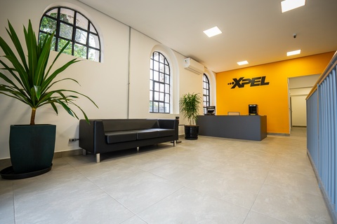 A XPEL, Inc., líder global em filmes e revestimentos de proteção, anunciou hoje a inauguração oficial de sua nova sede no Brasil, juntamente com um centro de distribuição e centro de treinamento em São Paulo, marcando um importante marco no compromisso de longo prazo da empresa com um dos maiores e mais dinâmicos mercados automotivos do mundo.