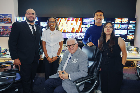 (L to R) Boyle Heights YMCA chaperone David Haro, student Morgan Crafton, chaperone Kevin O. Campos and student Aalijah Perez in studio with “America’s Funniest Home Videos” creator and executive producer Vin Di Bona (center) during a field trip for the Production Assistant Training program on Oct. 24, 2026. (Photo courtesy of the Television Academy Foundation)