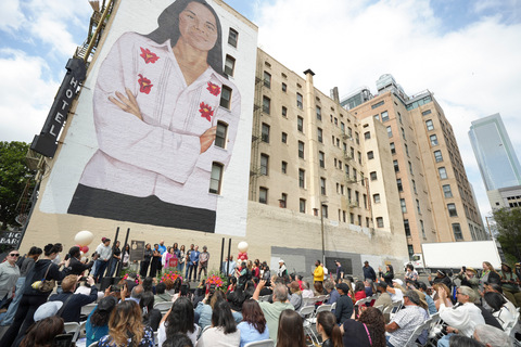 original Labor and civil rights icon Dolores Huerta addresses the crowd at the May 2026 dedication ceremony for a tall wall mural honoring her life and work. The mural, by renowned muralist Robert Vargas, is on the north side of Housing4Humanity’s Barclay Hotel, which houses low-income and formerly homeless individuals in Downtown Los Angeles.