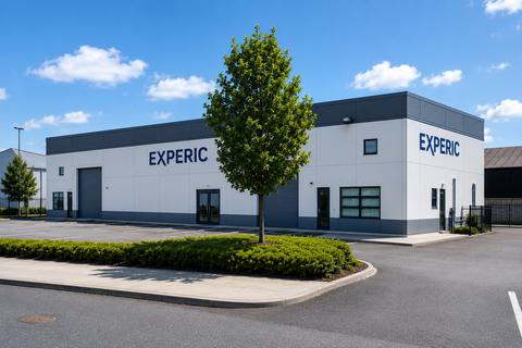 Experic's EU Clinical Supply Center facility in Kilbeggan, Ireland, offers world-class clinical supply, packaging, and distribution services. Centrally positioned in Ireland, it is just 45 minutes from Dublin Airport and 90 minutes from Shannon Airport, providing easy access for global pharmaceutical logistics.